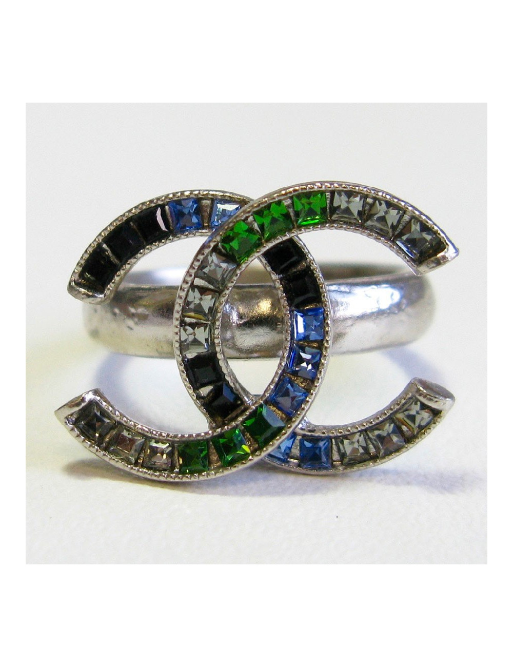 CHANEL CC ring in silver metal set with colored  rhinestones