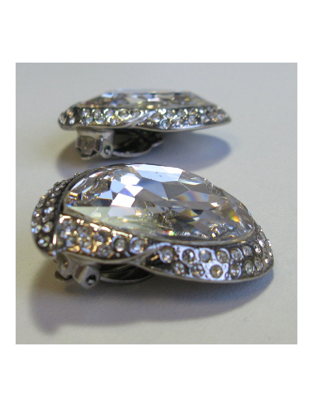 Boucles d'oreille YSL SAINT LAURENT  Vintage coeur en métal argenté et strass blanc