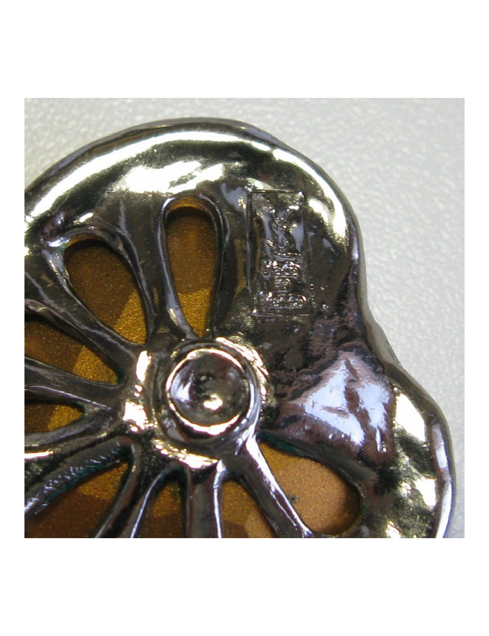 Boucles d'oreille YSL SAINT LAURENT  Vintage coeur en métal argenté et strass blanc