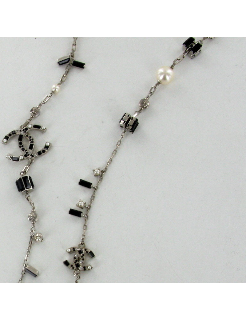 Sautoir CHANEL perles nacrées et cabochons noirs