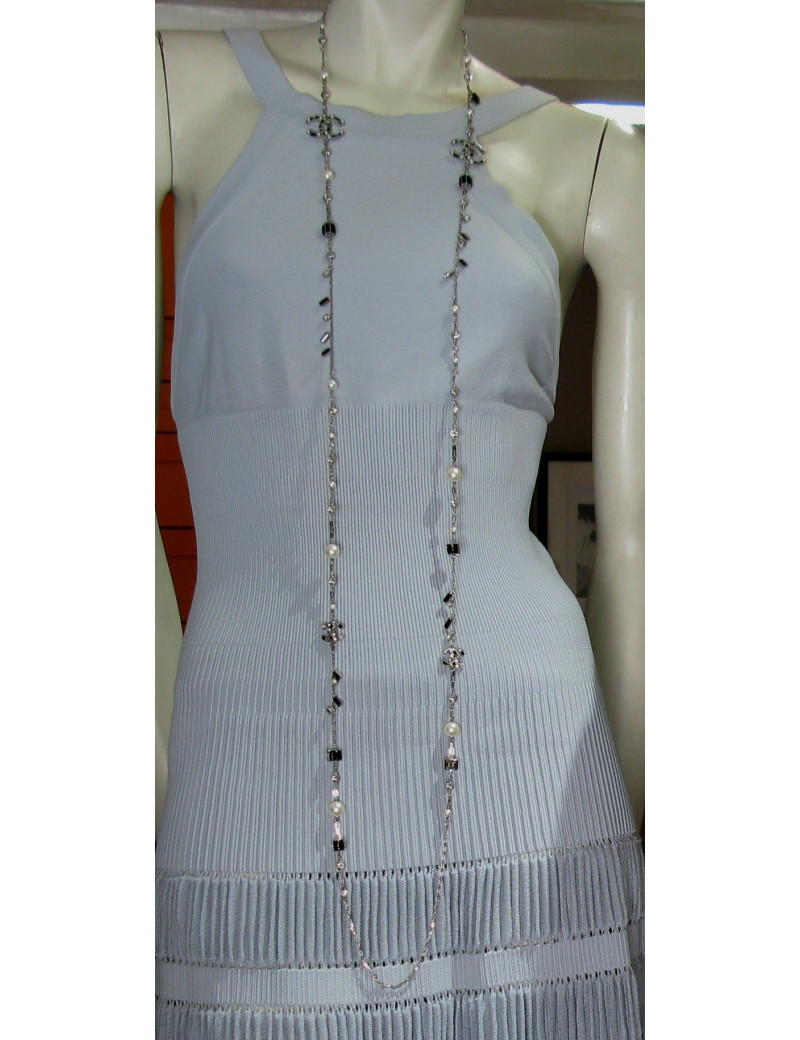 Sautoir CHANEL perles nacrées et cabochons noirs