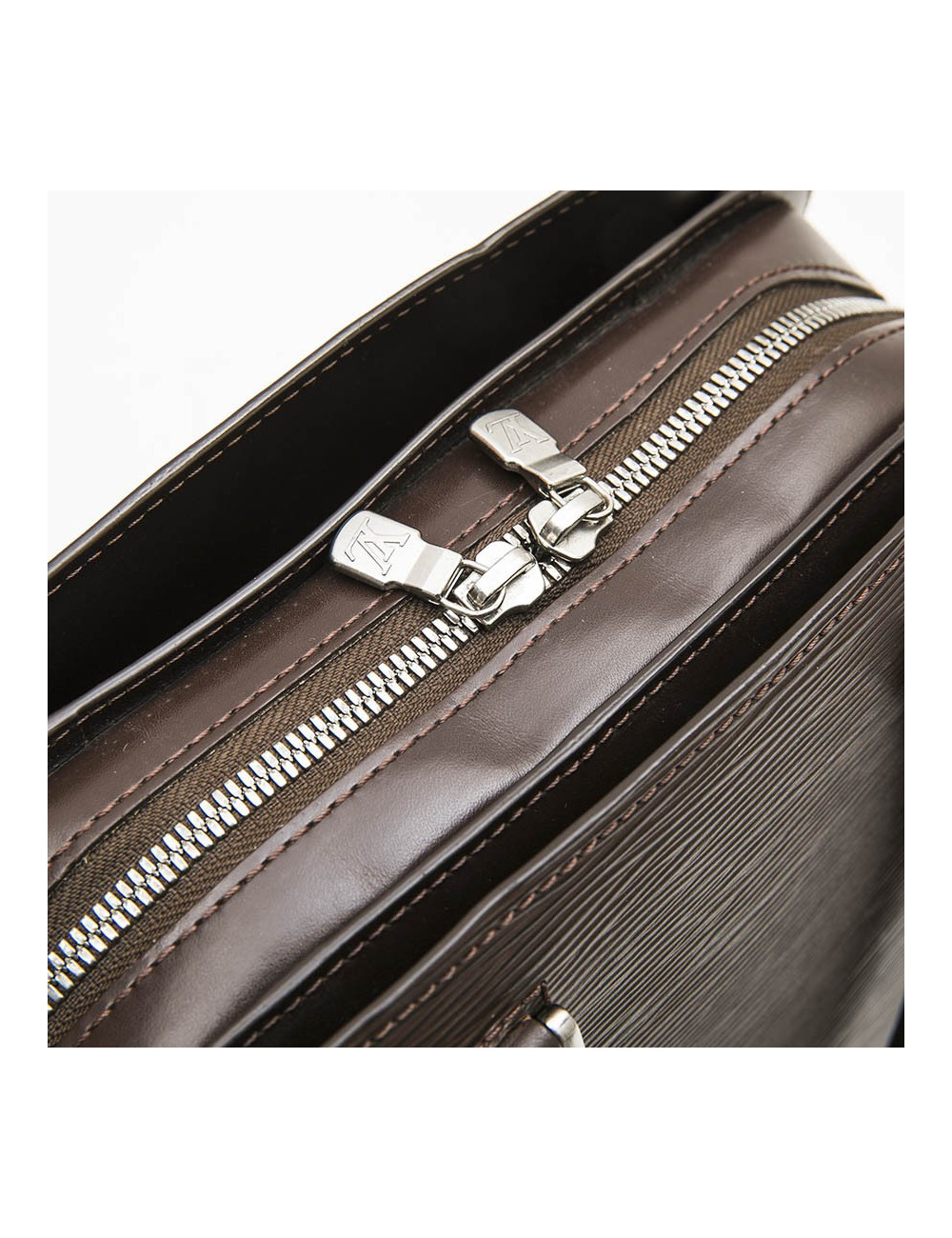 LOUIS VUITTON bag in brown épi leather