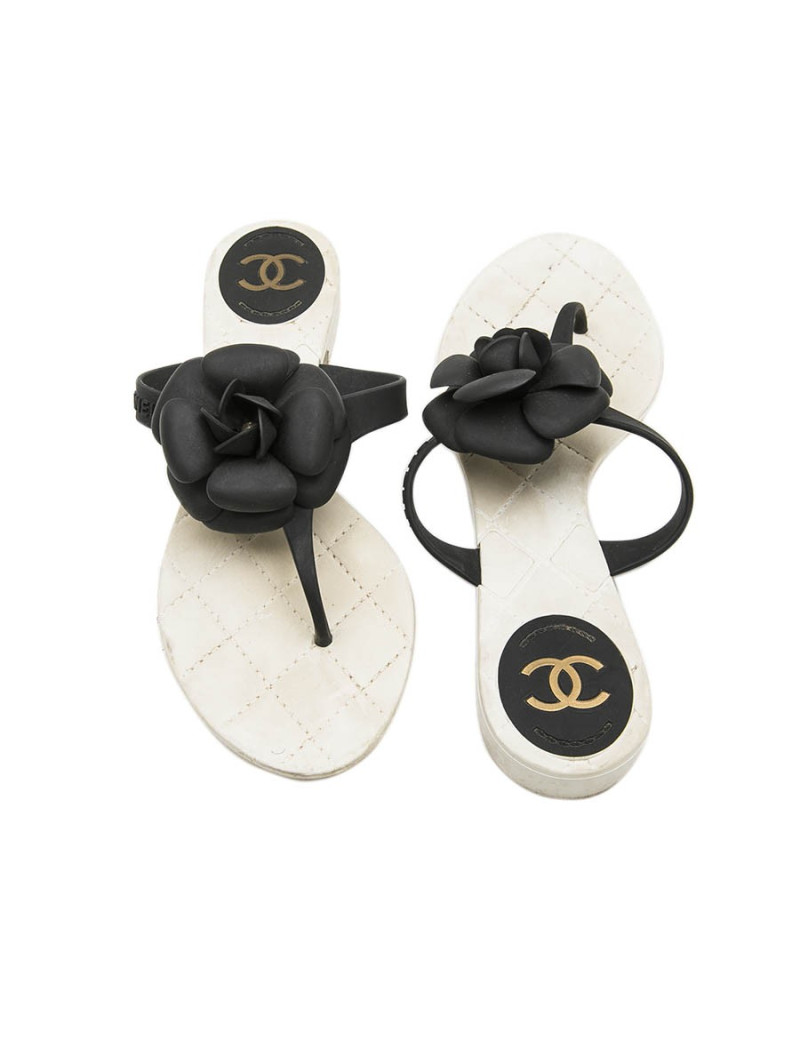 Tongs t 38 CHANEL avec camélias