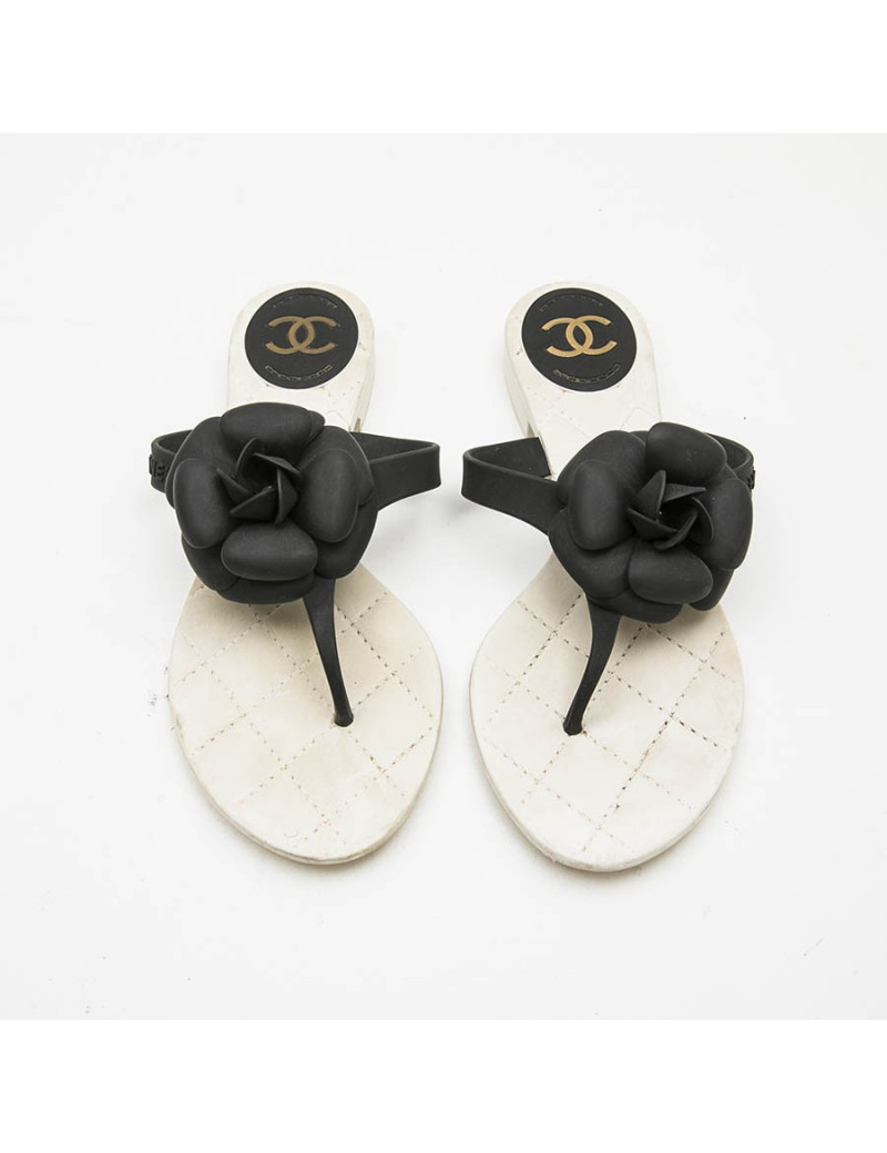 Tongs t 38 CHANEL avec camélias