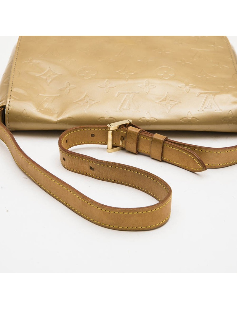  LOUIS VUITTON bag in beige patent leather