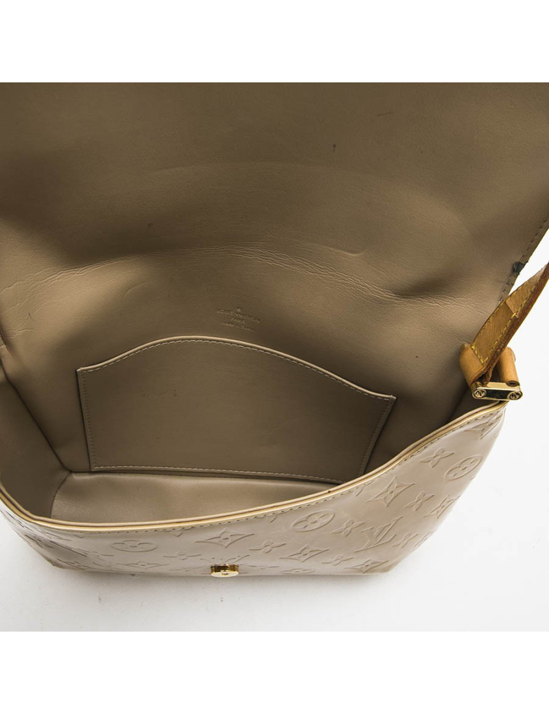  LOUIS VUITTON bag in beige patent leather