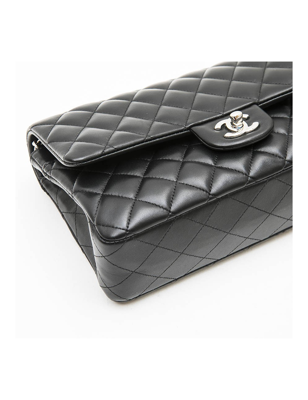 Sac CHANEL Timeless en cuir d'agneau matelassé noir