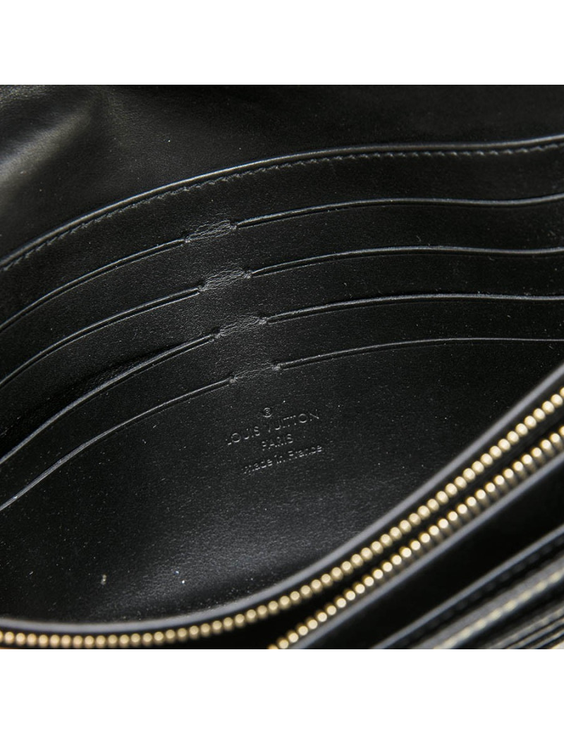 LOUIS VUITTON clutch in black grained leather with saddle stitching