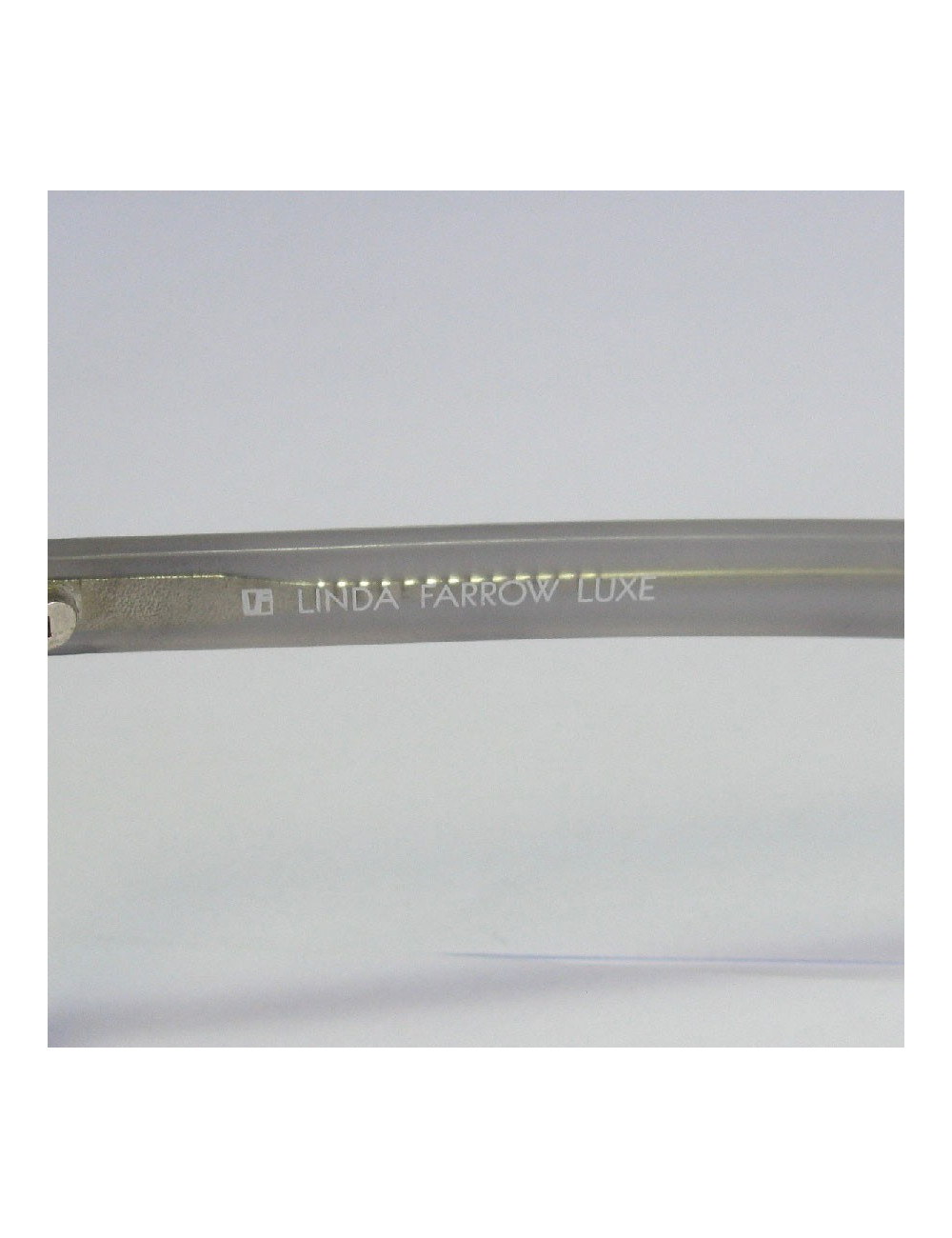 Lunettes de soleil LINDA FARROW LUXE en plastique gris clair