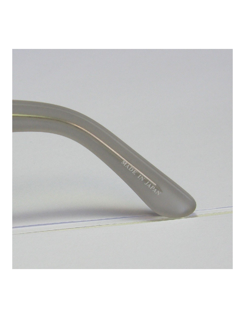 Lunettes de soleil LINDA FARROW LUXE en plastique gris clair