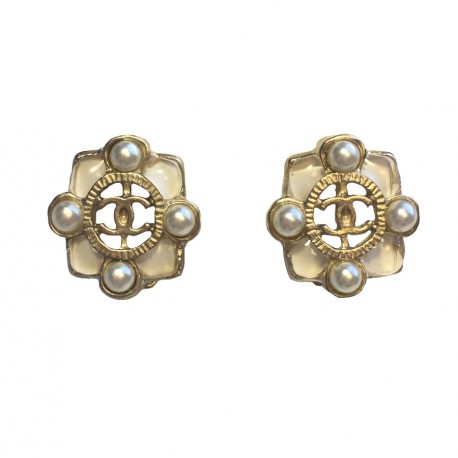 CHANEL stud earrings in gilded metal, ivory resin and pearl beads