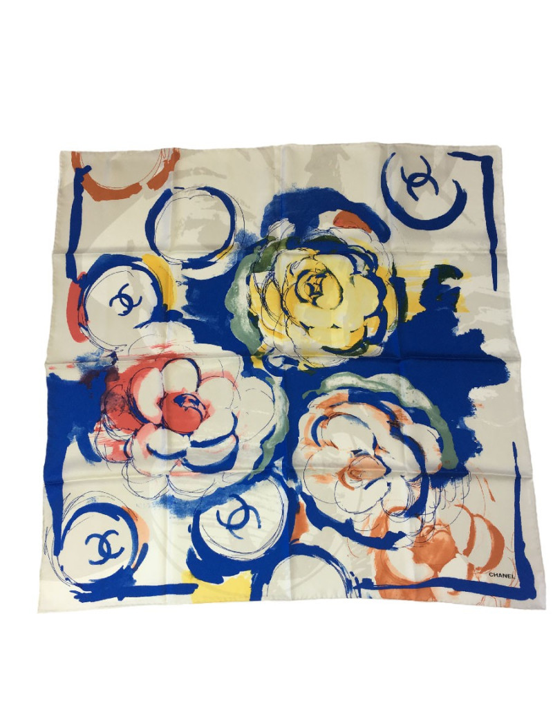 Carré CHANEL camélia en soie multicolore