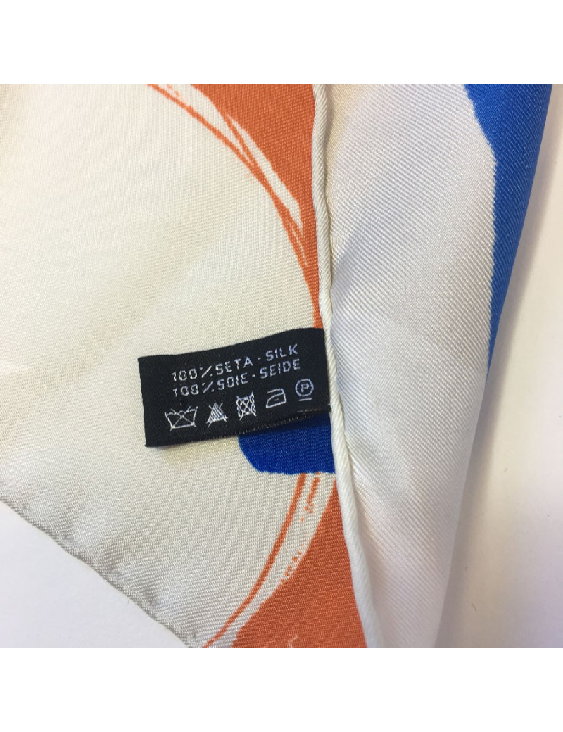 Carré CHANEL camélia en soie multicolore