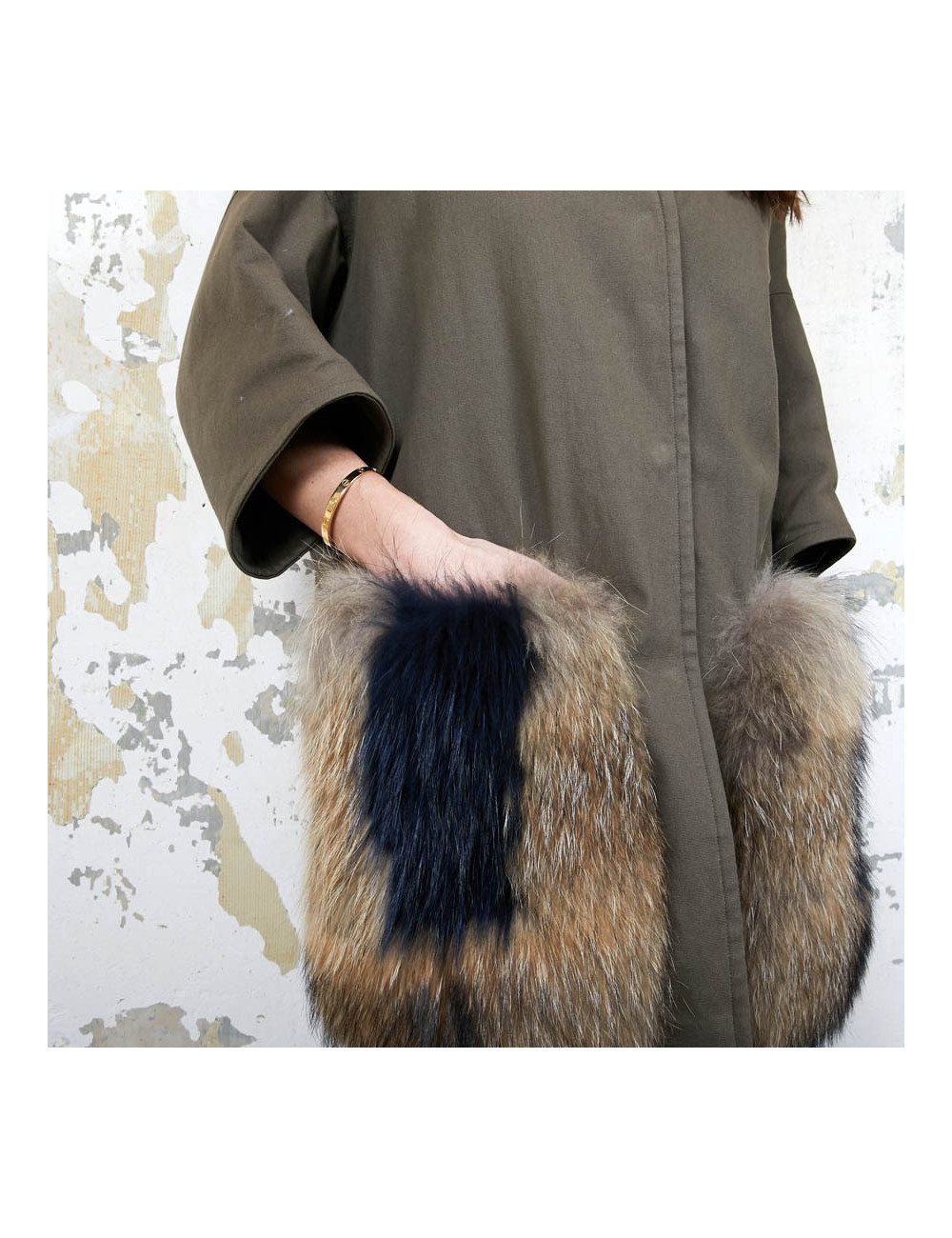 Trench AVA ADORE en toile kaki et poches en renard