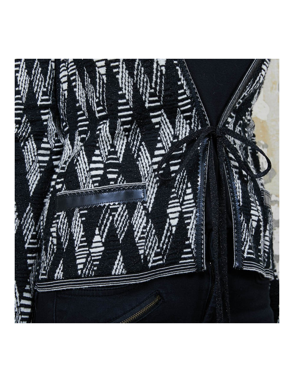 Gilet long  t 36 CHANEL en cachemire noir ET BLANC