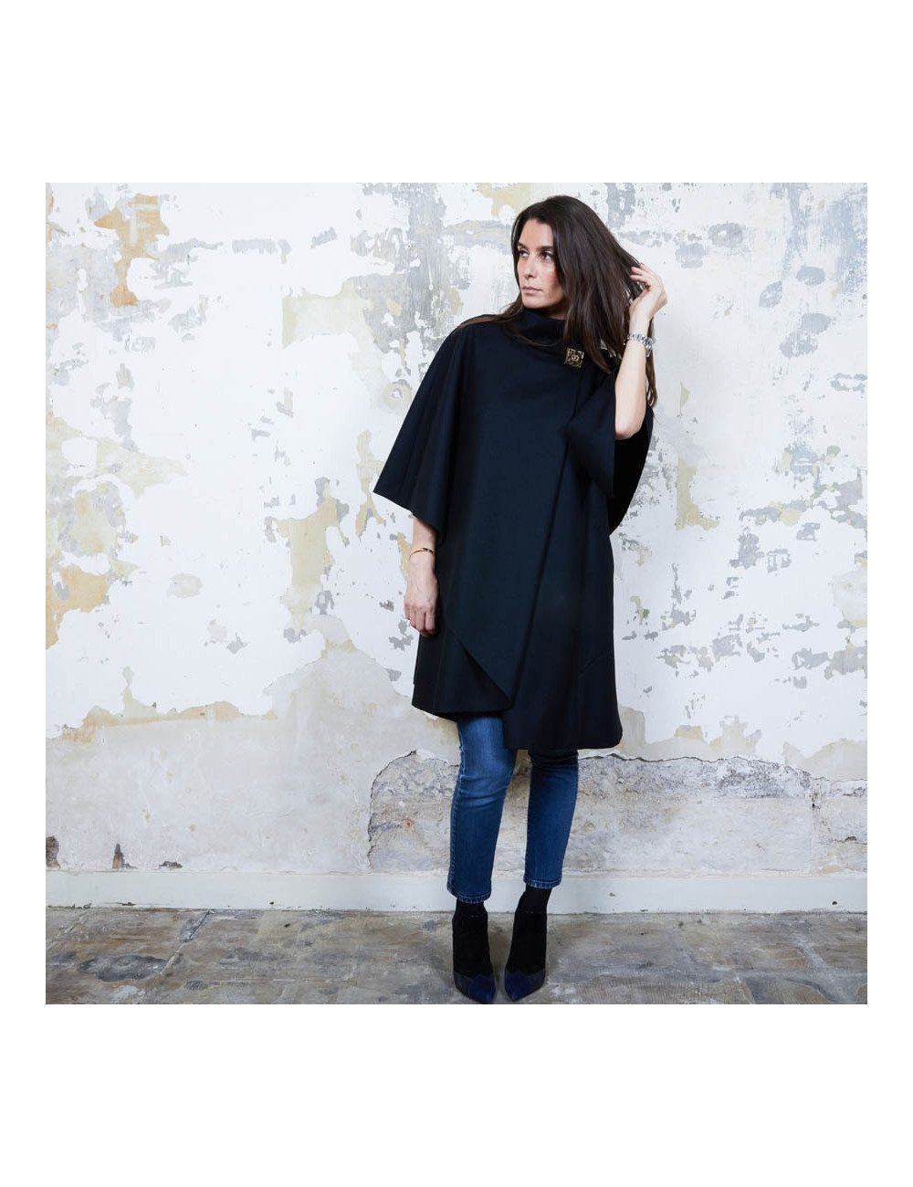 CHANEL T 34 Paris Shanghai Mid-length cape in black wool and cashmere size 34FR