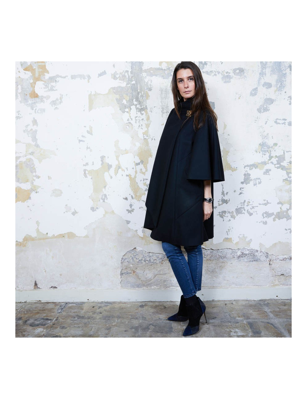 CHANEL T 34 Paris Shanghai Mid-length cape in black wool and cashmere size 34FR