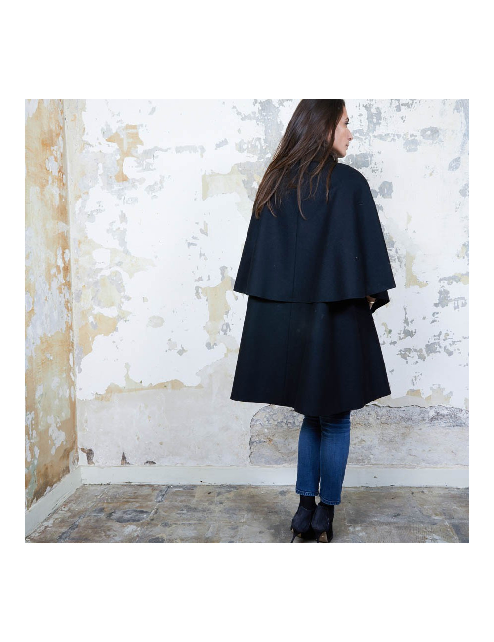 CHANEL T 34 Paris Shanghai Mid-length cape in black wool and cashmere size 34FR