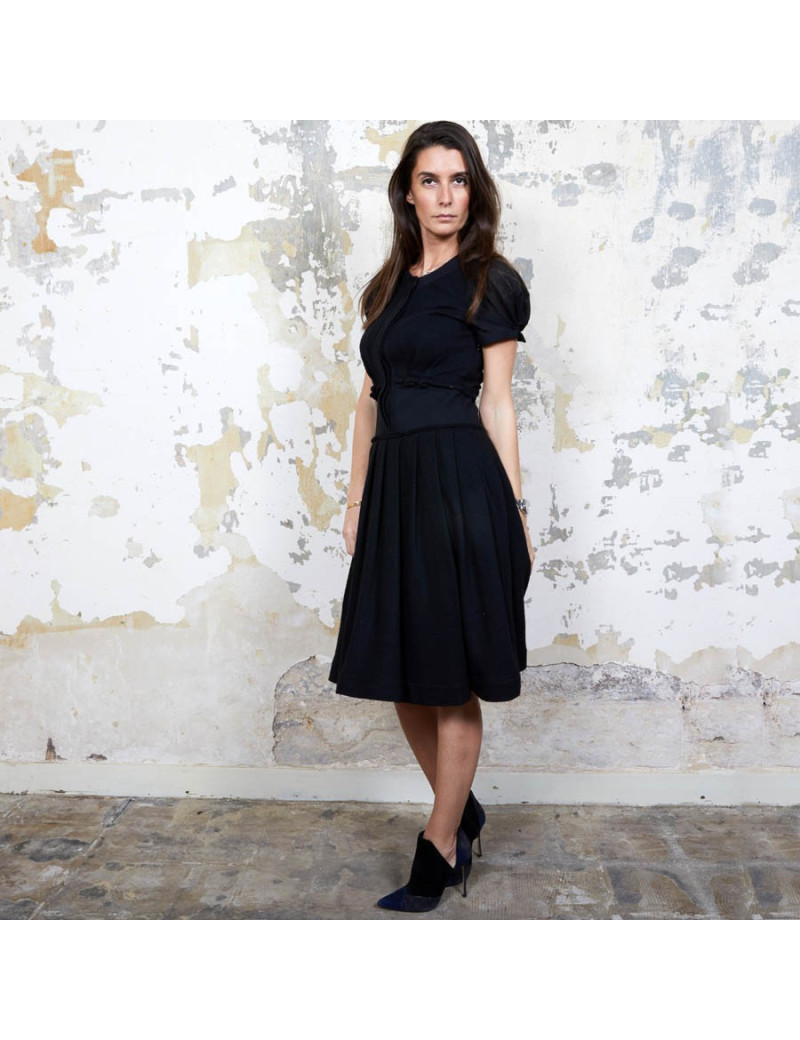 Robe VIKTOR & ROLF T 40 en laine noire, boutonnière et manches courtes