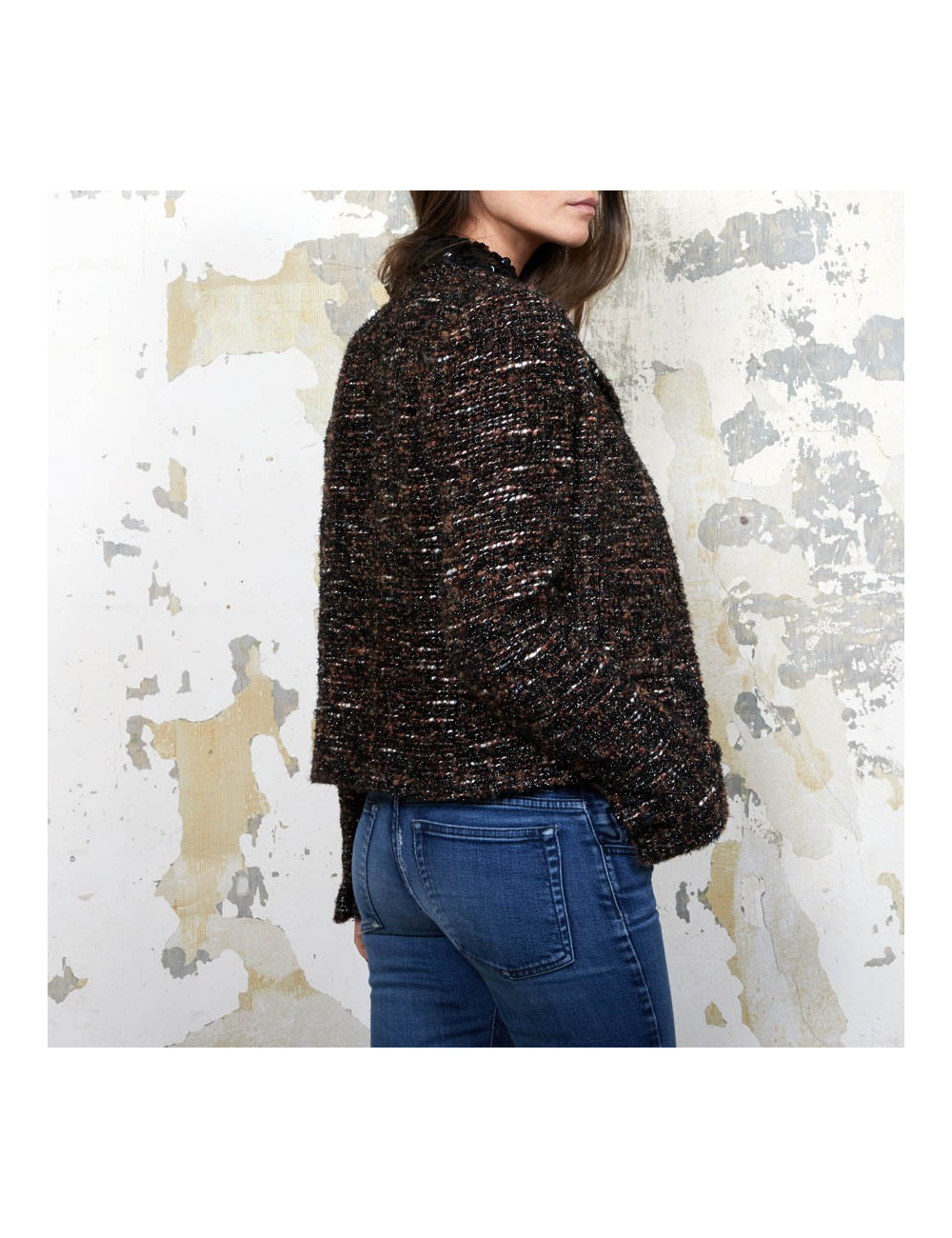 CHANEL T40 jacket in brown tweed and black shiny threads