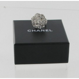 Ring Camelia CHANEL silver metal and rhinestones