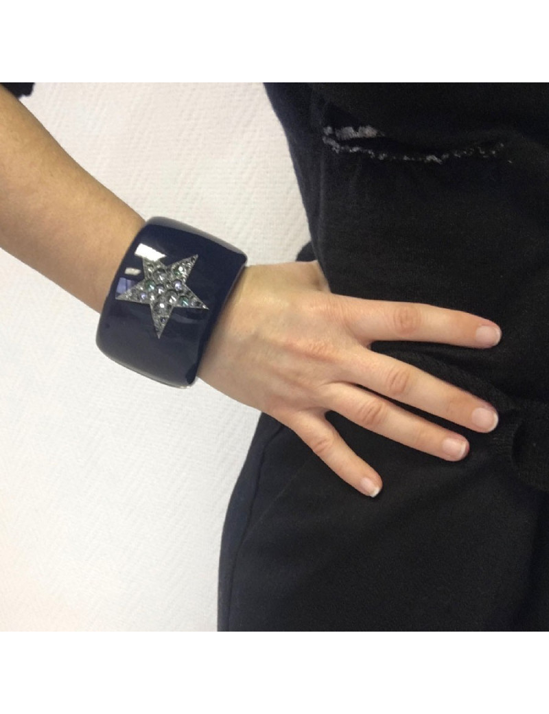 CHANEL cuff bracelet in blue lacquered resin and inclusion of rhinestones