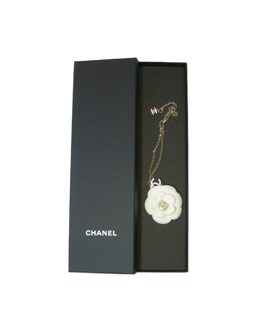 Collier CHANEL en métal doré, camélia beige, strass et perles