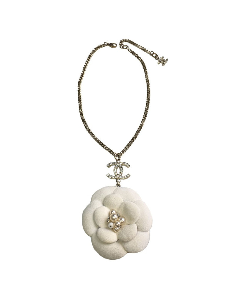 CHANEL necklace in gilded chain and white camellia pendant