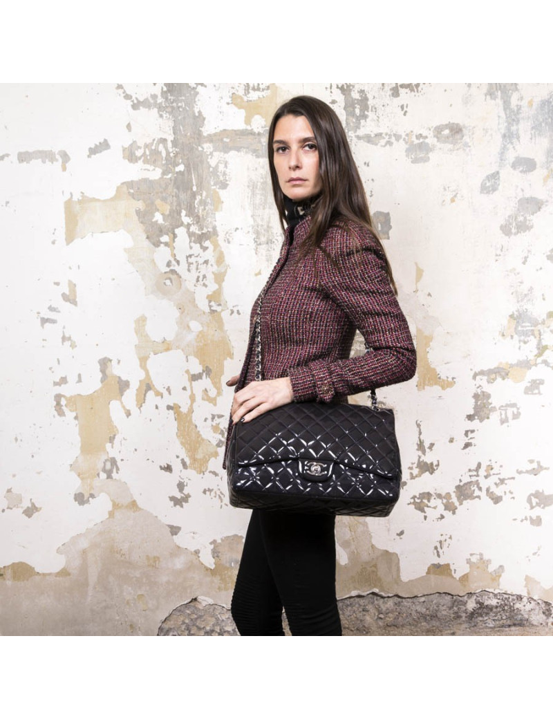 CHANEL maxi jumbo bag in purple patent leather