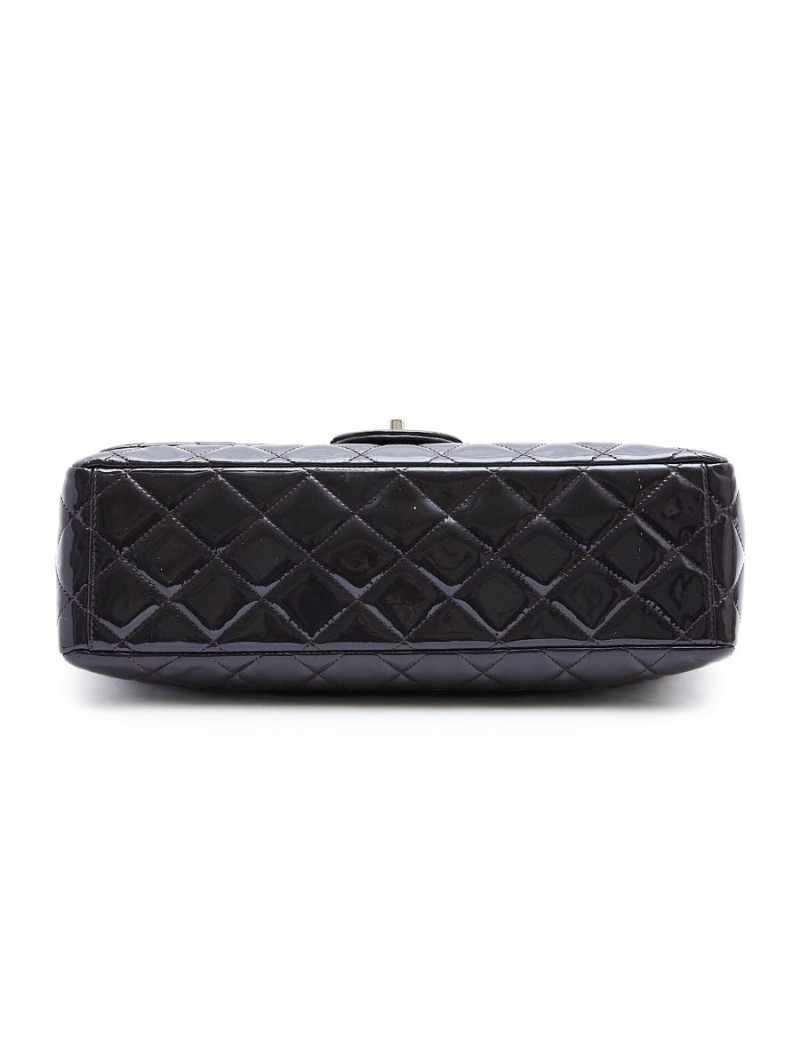 CHANEL maxi jumbo bag in purple patent leather