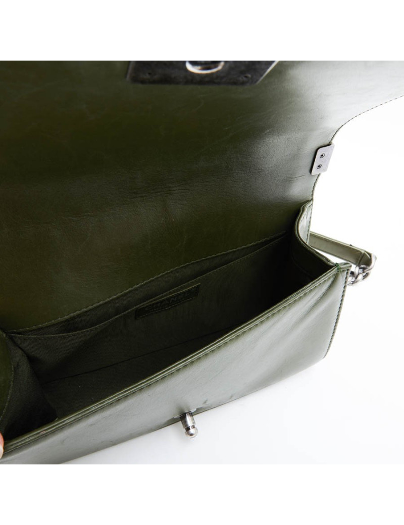 Sac "Boy" CHANEL cuir vert