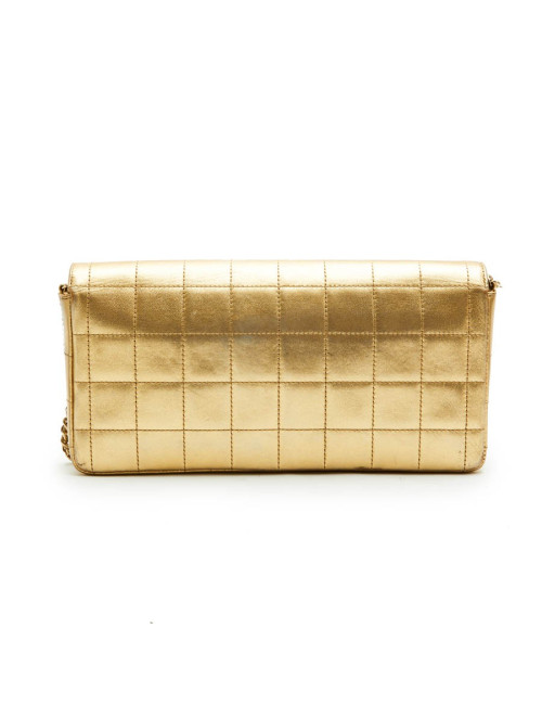 Sac baguette CHANEL cuir matelassé doré