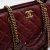 CHANEL tote bag in burgundy quilted leather