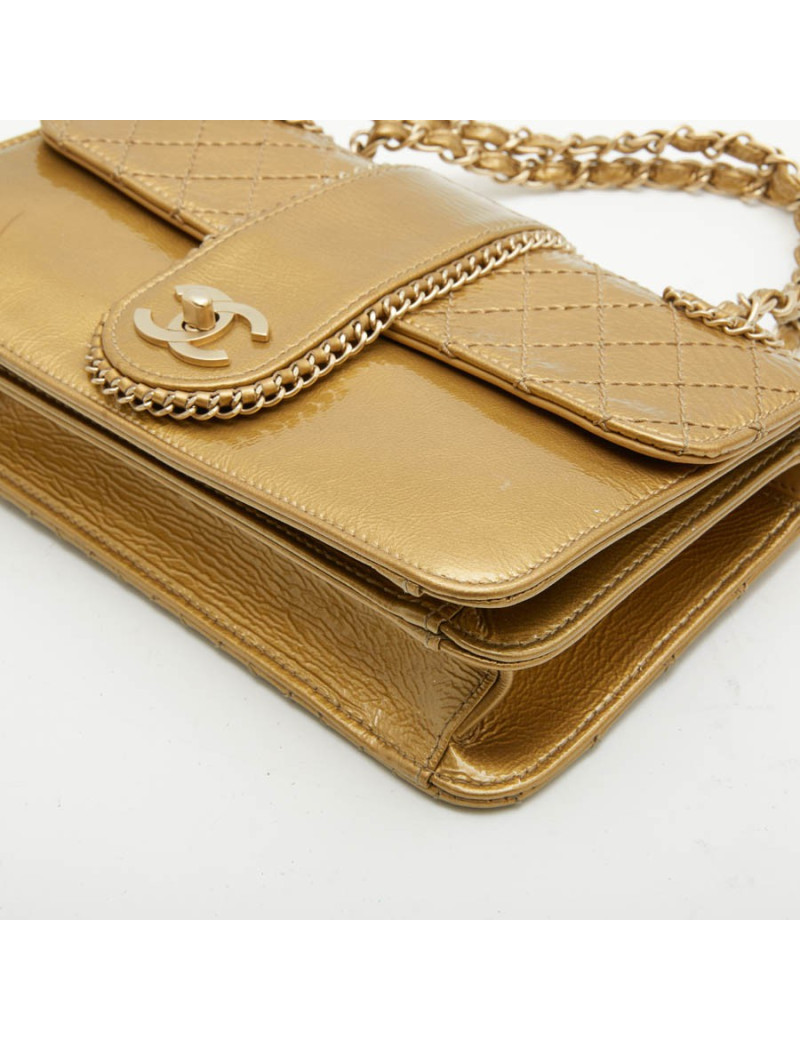 Sac CHANEL cuir verni vieilli doré 