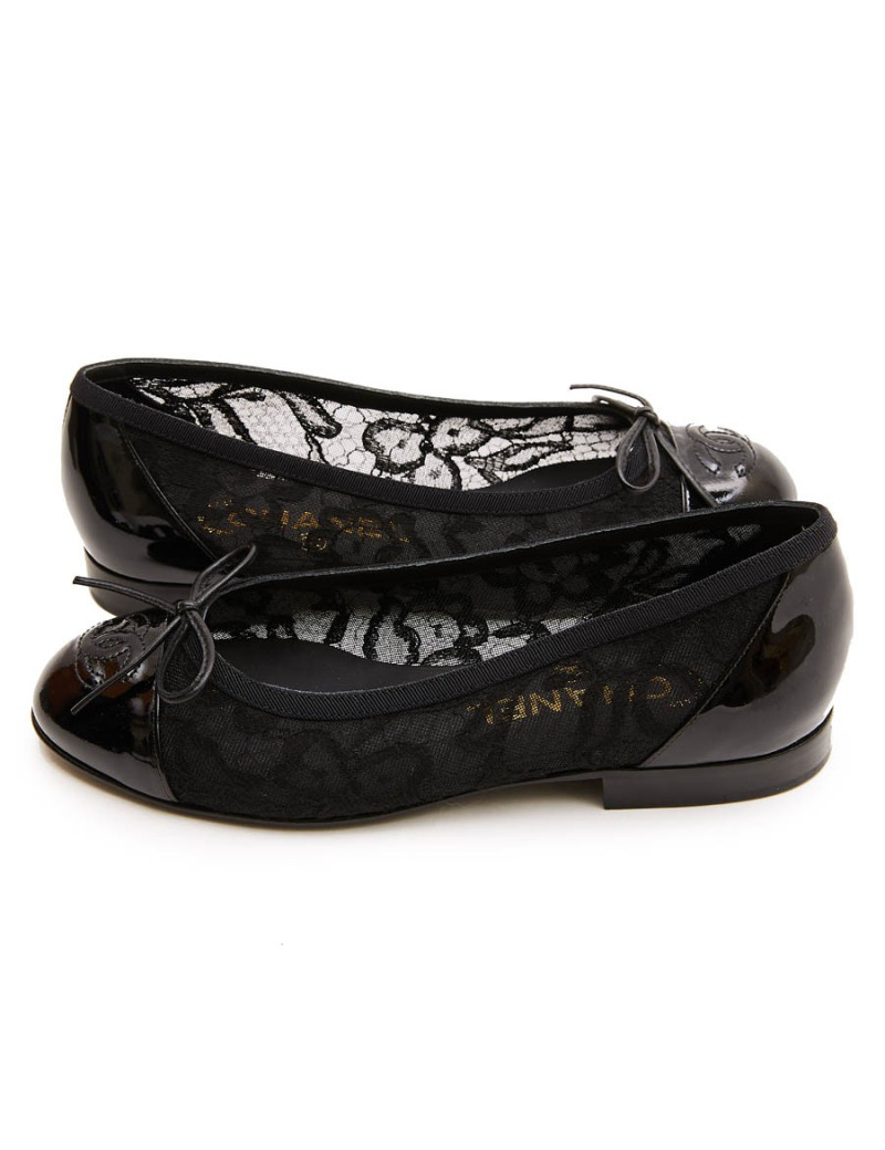 CHANEL ballerians size 34FR in lace and black patent leather