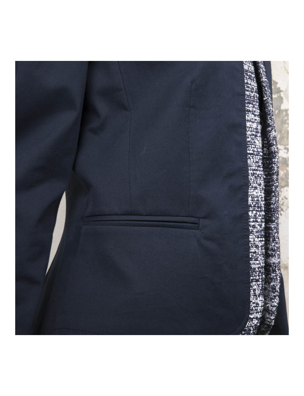 Veste KARL LAGERFELD bleu et bordé de tweed