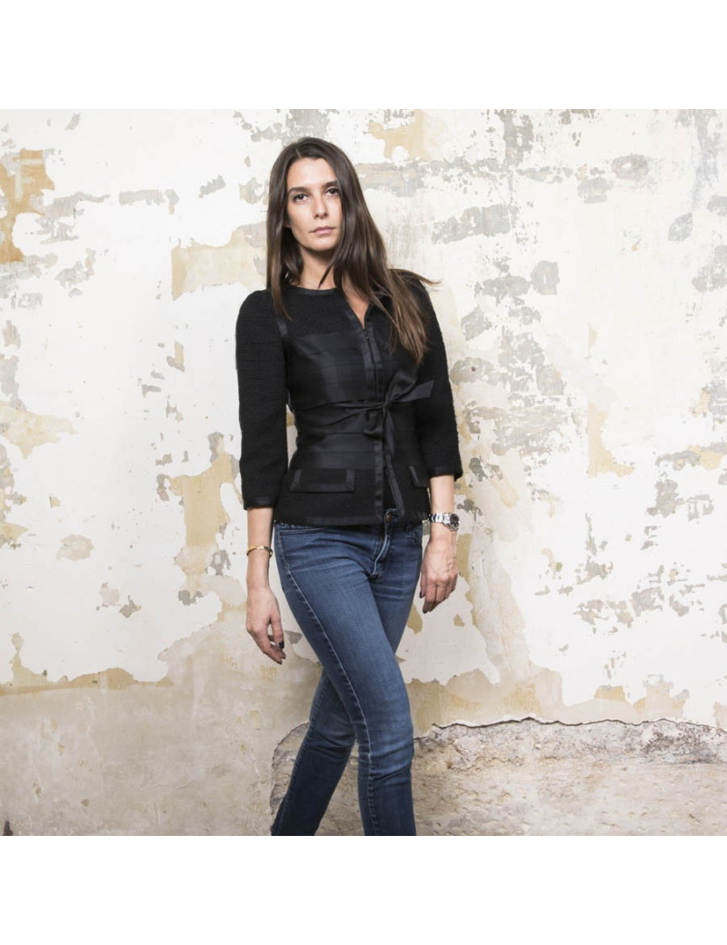 Veste T 34 CHANEL en tweed noir et rubans en soie