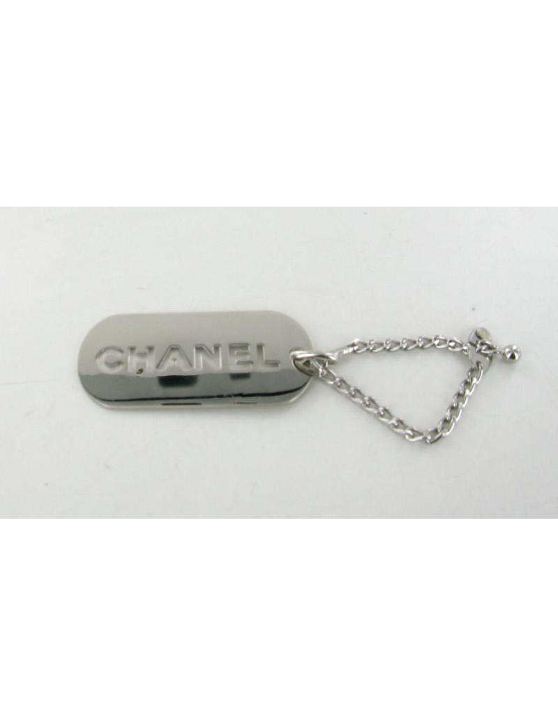 Porte clés CHANEL en métal argenté