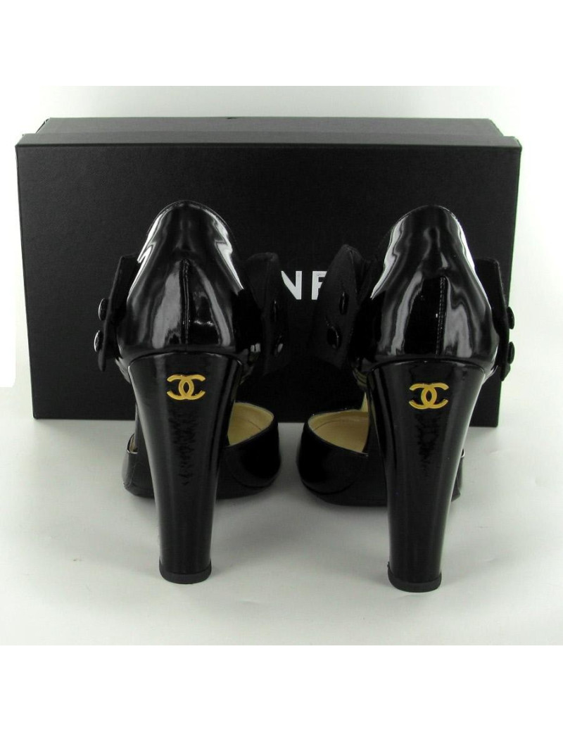 Escarpins T38  CHANEL cuir vernis noir et satin