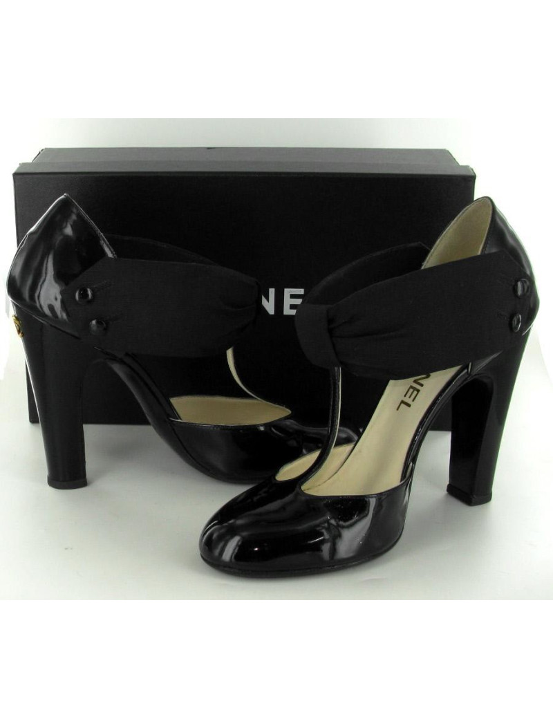 Escarpins T38  CHANEL cuir vernis noir et satin