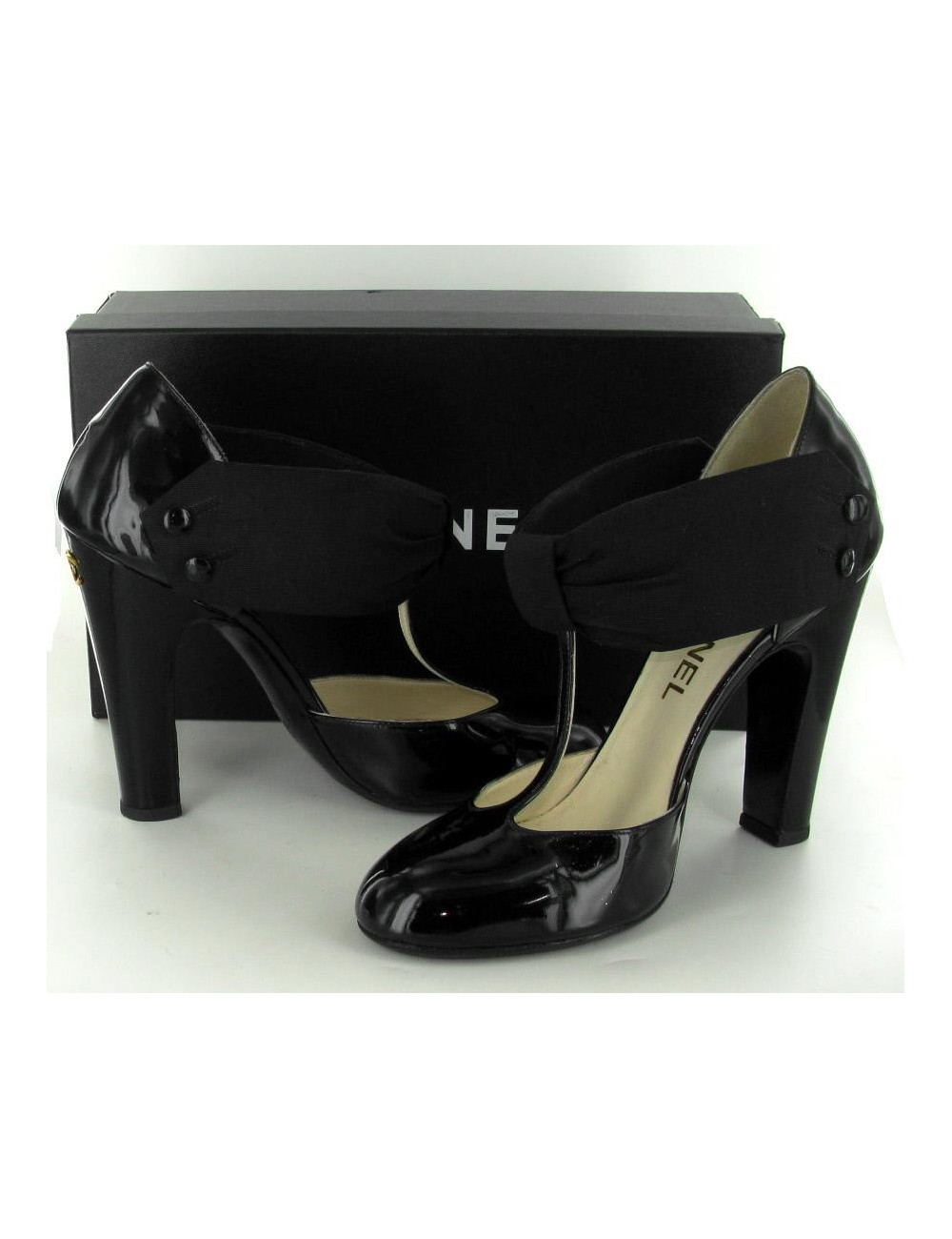 Escarpins T38  CHANEL cuir vernis noir et satin