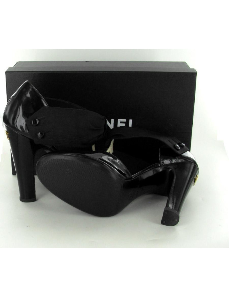 Escarpins T38  CHANEL cuir vernis noir et satin