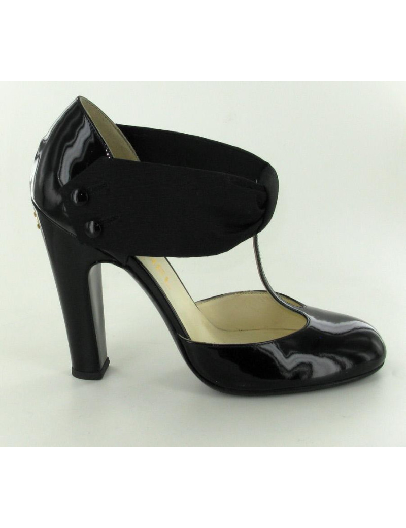 Escarpins T38  CHANEL cuir vernis noir et satin