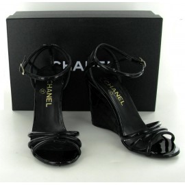 Sandals T37 CHANEL compensated quilted leather varnish black