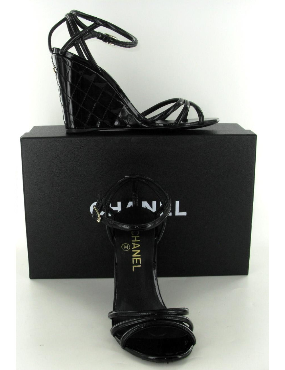 Sandales compensées T37 CHANEL en cuir vernis noir