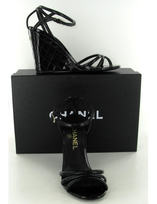 Sandales compensées T37 CHANEL en cuir vernis noir