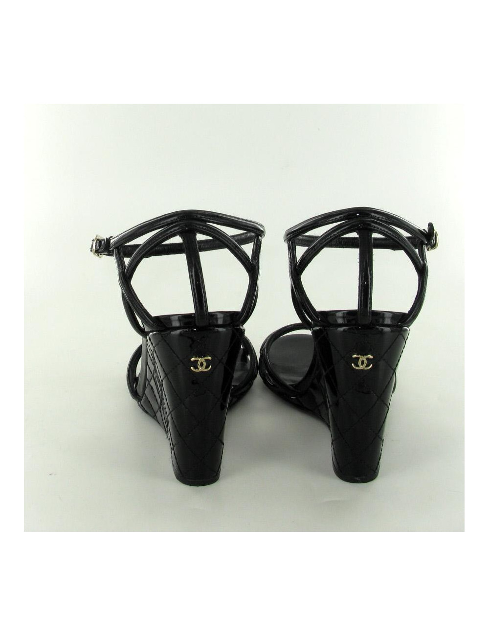 Sandales compensées T37 CHANEL en cuir vernis noir