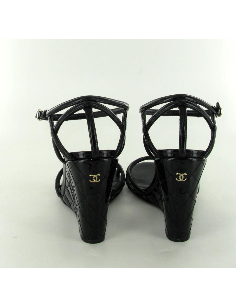 Sandales compensées T37 CHANEL en cuir vernis noir
