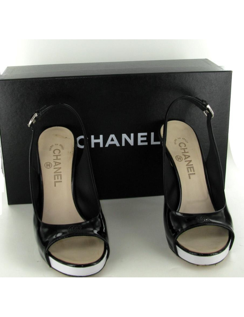 Escarpins T37 CHANEL en cuir vernis noir et blanc