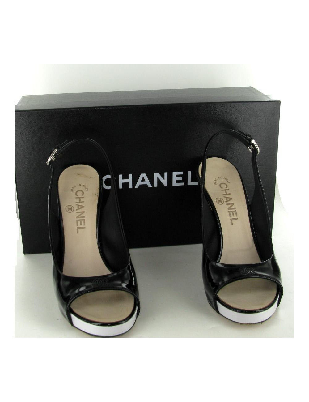 Escarpins T37 CHANEL en cuir vernis noir et blanc